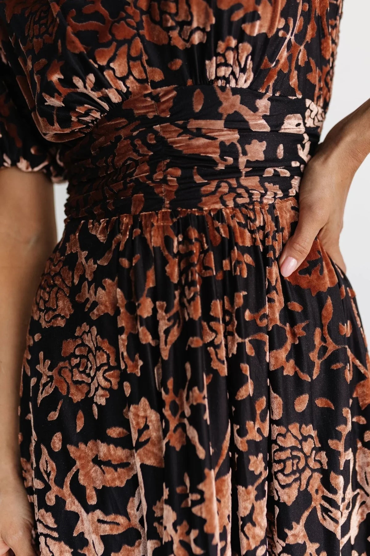 Leslie Velvet Maxi Dress | Black + Bronze